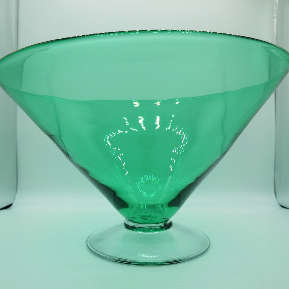 Vintage Blenko Hand Blown Large 8829L Green Art Glass Bowl/Centerpiece